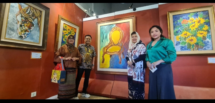 Pameran Tunggal, Perjalanan Hidup ‘Si Bunga Matahari’ Nunung Harso