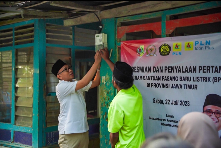 988 Rumah Tangga Tidak Mampu di Jember Terima Bantuan Pasang Baru Listrik Gratis