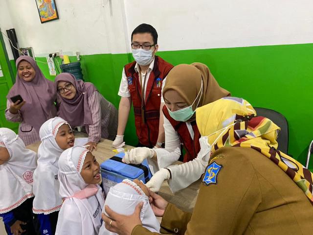 119 Mahasiswa Unusa Sukseskan Imunisasi SUB PIN Polio Bersama Dinkes Kota Surabaya