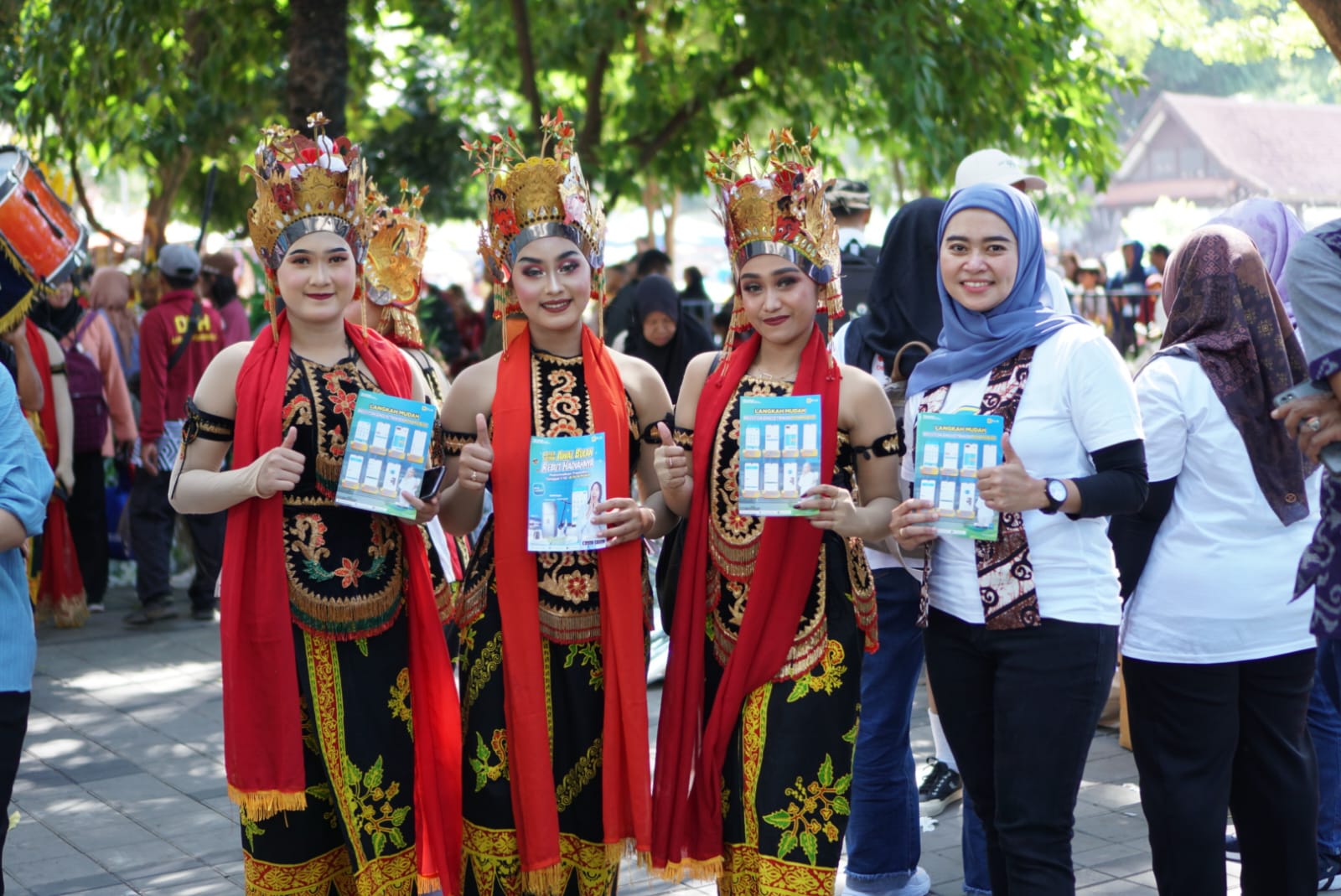Kenalkan PLN Mobile dalam Event Budaya, PLN Meriahkan Festival Banyuwangi Ethno Carnival dan Rontek Pacitan 2024