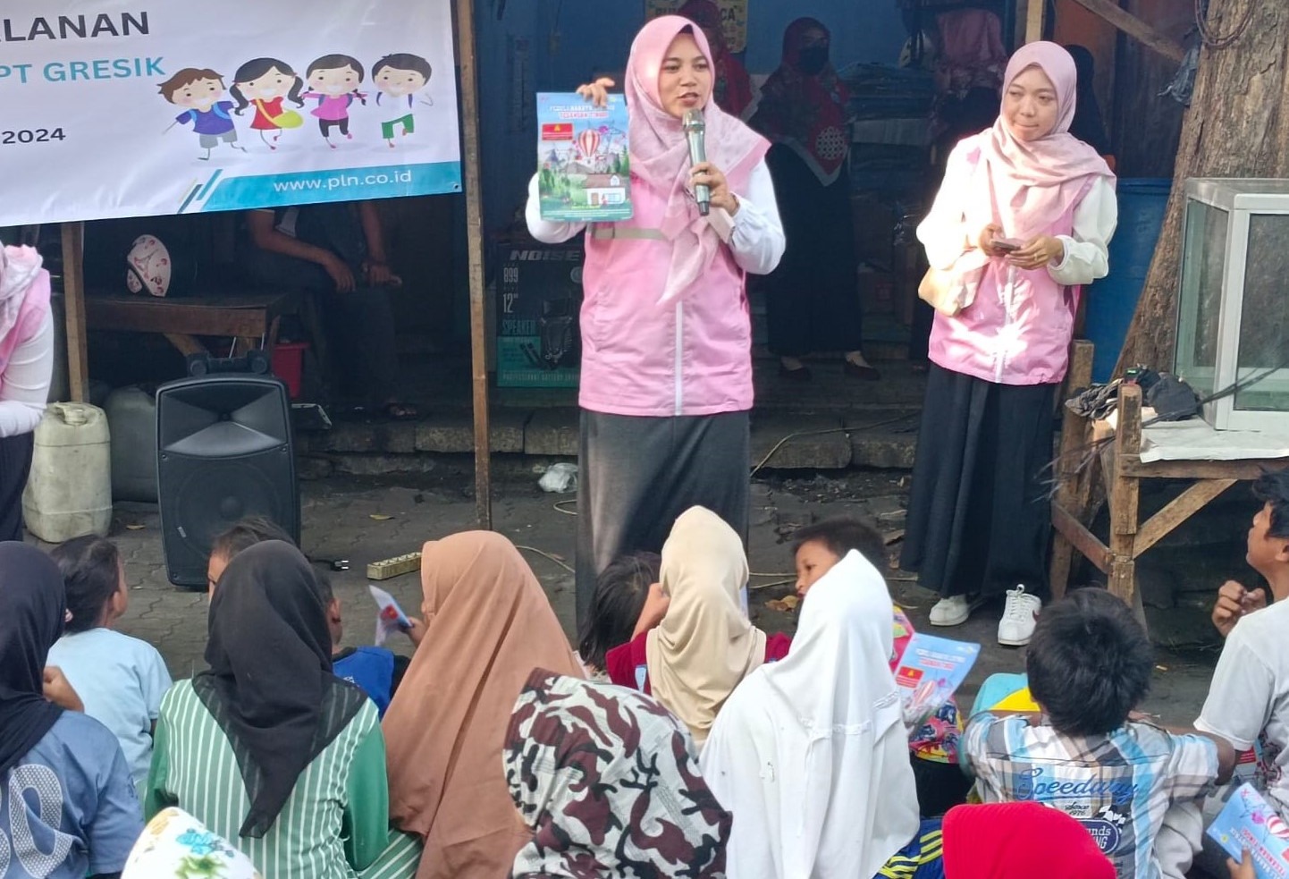 Edukasi Jaga Jarak Aman Jaringan Listrik, Srikandi PLN Tanamkan Semangat Sumpah Pemuda untuk Anak Jalanan jadi Pahlawan Keselamatan