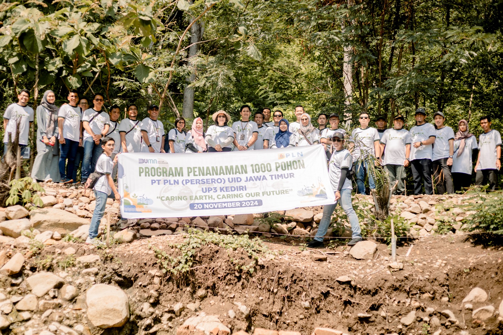 Peringati Hari Pahlawan, PLN UP3 Kediri Tanam 1.000 Pohon